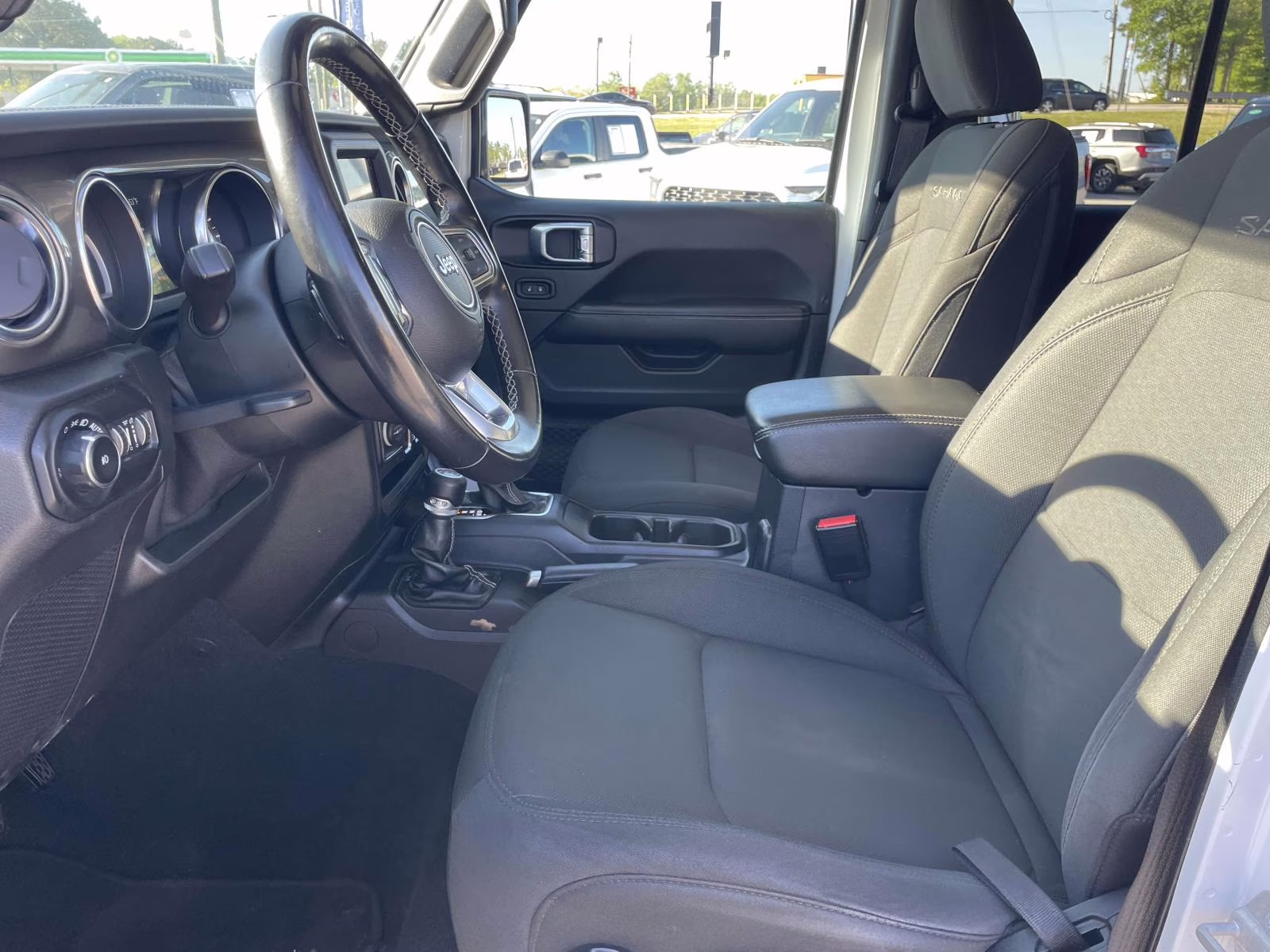 2021 Bright White Clearcoat Jeep Wrangler Unlimited Sahara 4X4 SUV