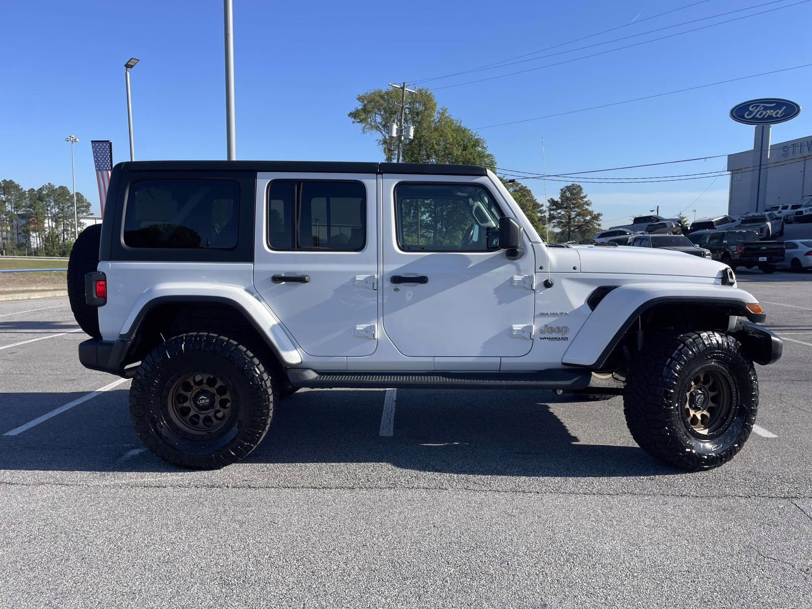 2021 Bright White Clearcoat Jeep Wrangler Unlimited Sahara 4X4 SUV