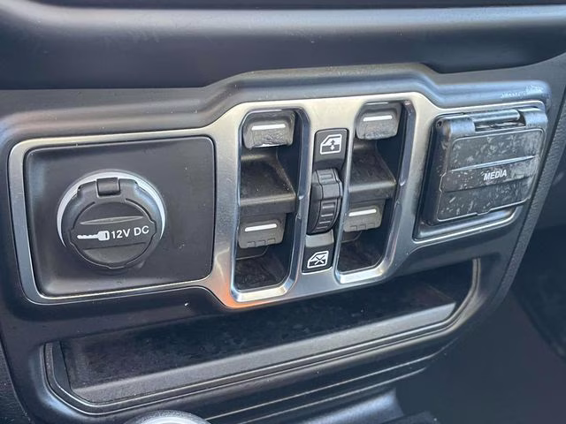 2021 Bright White Clearcoat Jeep Wrangler Unlimited Sahara 4X4 SUV