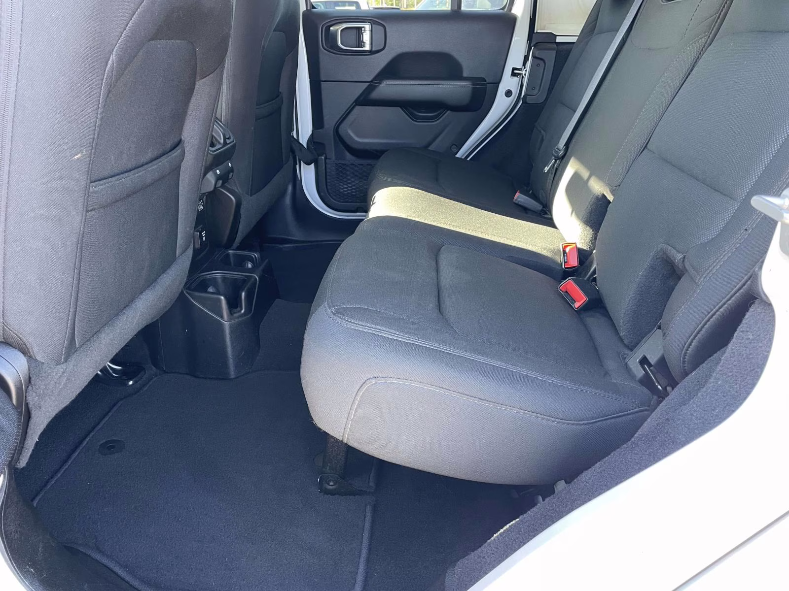 2021 Bright White Clearcoat Jeep Wrangler Unlimited Sahara 4X4 SUV