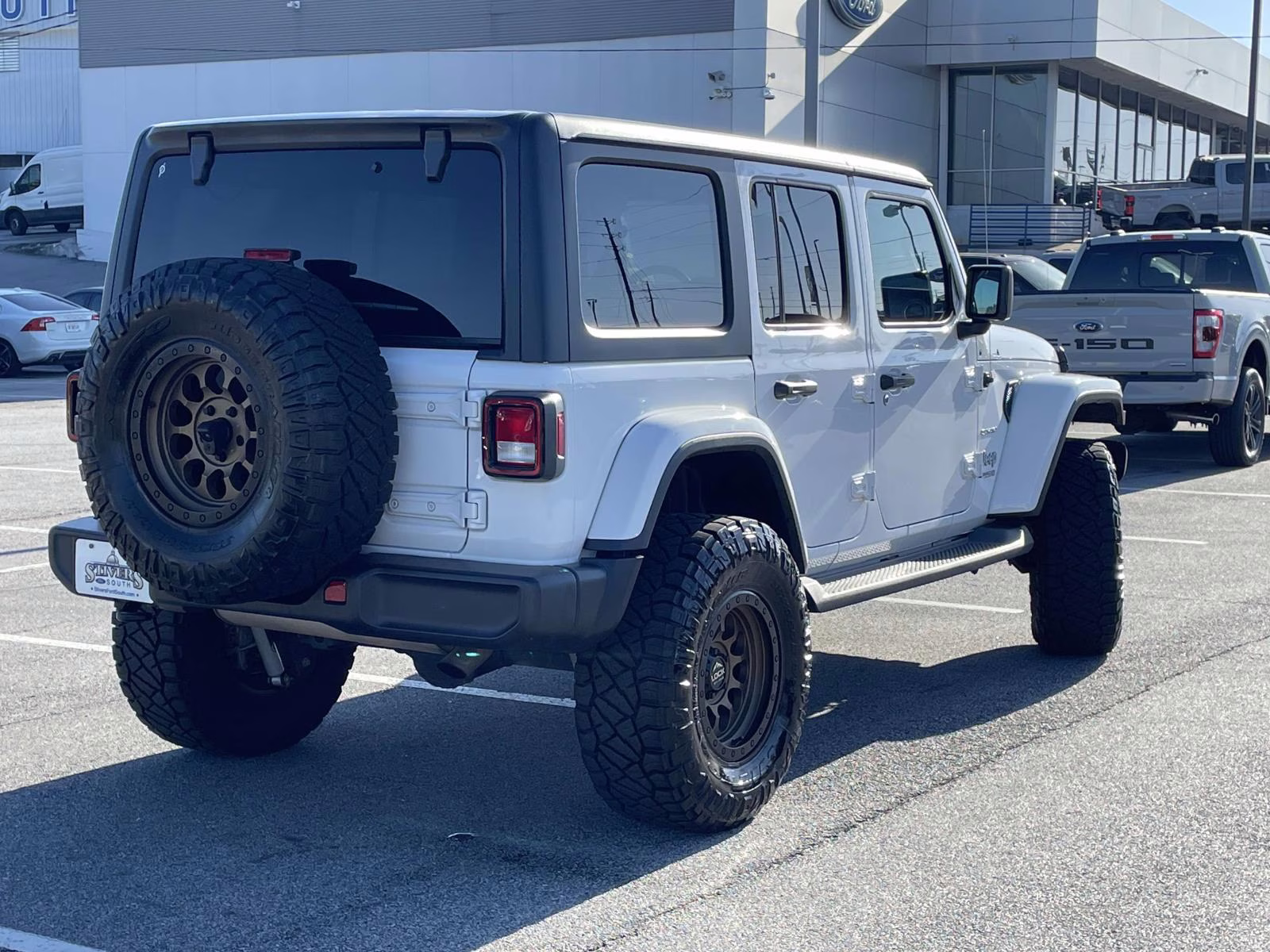 2021 Bright White Clearcoat Jeep Wrangler Unlimited Sahara 4X4 SUV