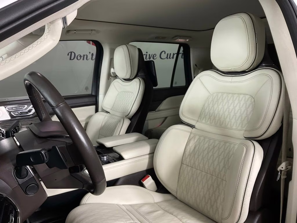 2021 White Lincoln Navigator Black Label 4X4 SUV