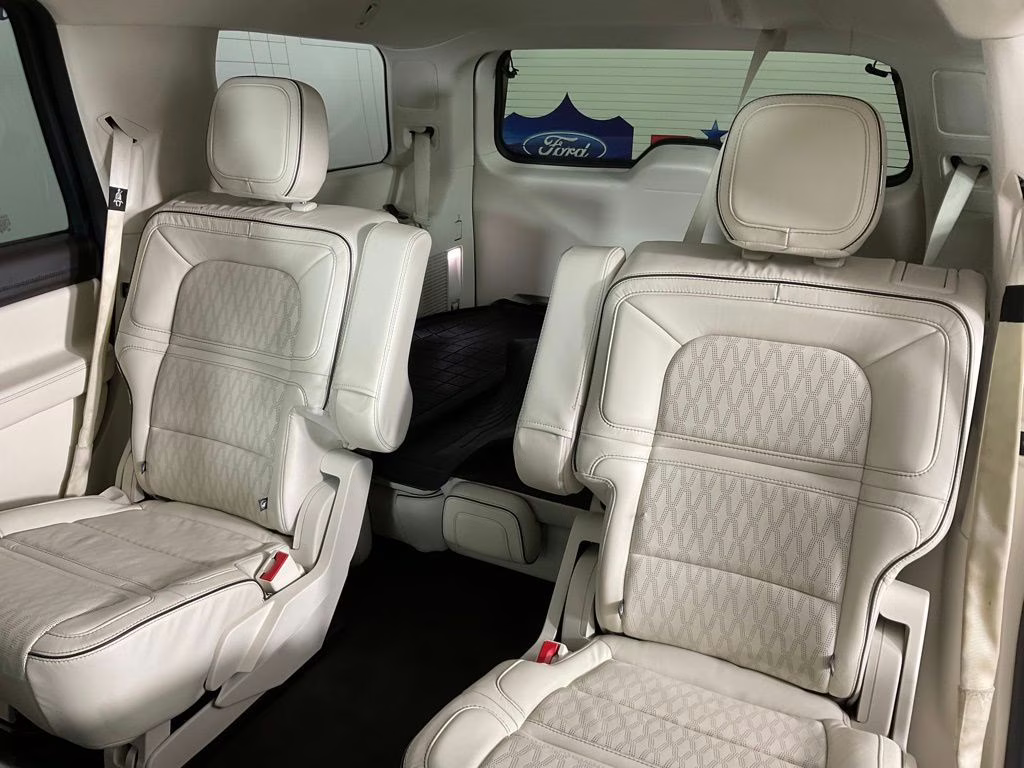 2021 White Lincoln Navigator Black Label 4X4 SUV