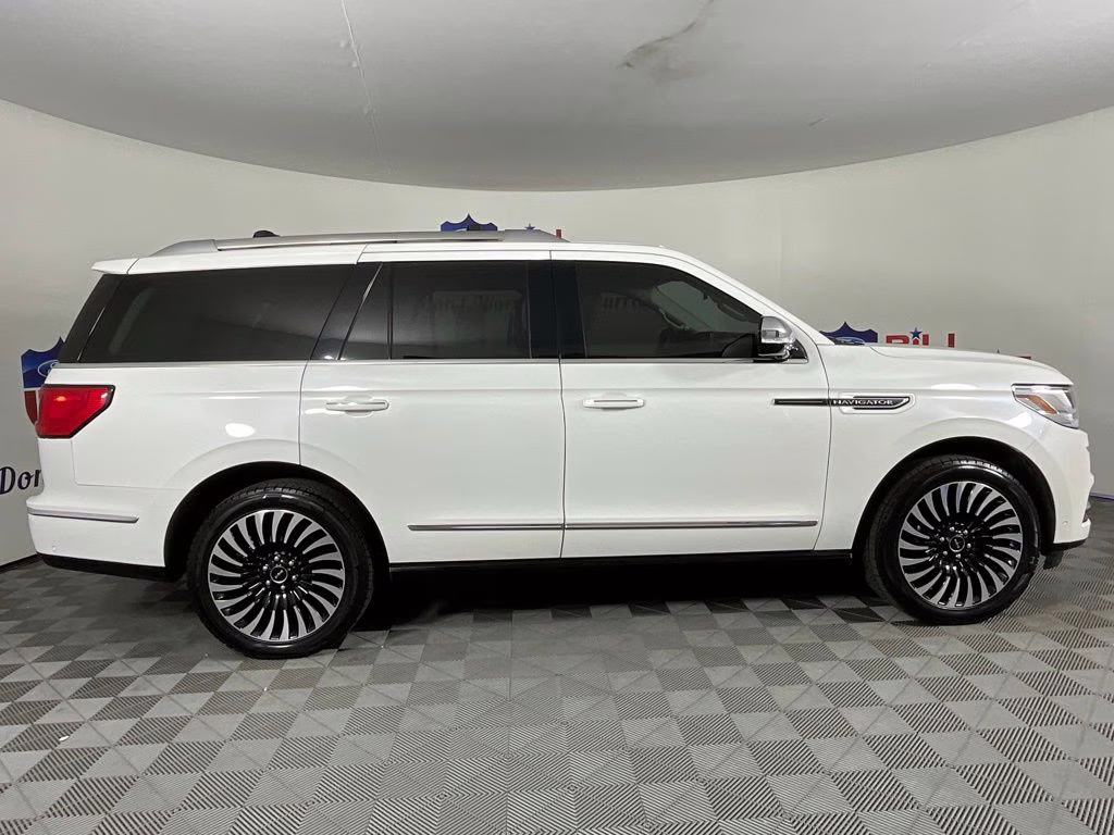 2021 White Lincoln Navigator Black Label 4X4 SUV