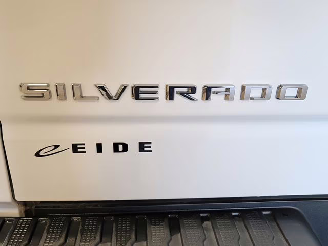 2020 Summit White Chevrolet Silverado 1500 Custom Trail Boss 4X4 Truck