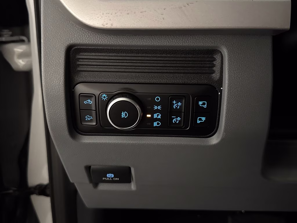 2026 Avalanche Ford Super Duty F-250 SRW XLT 4X4 Truck