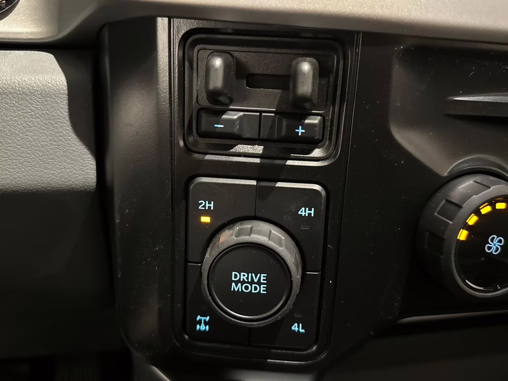 2026 Avalanche Ford Super Duty F-250 SRW XLT 4X4 Truck