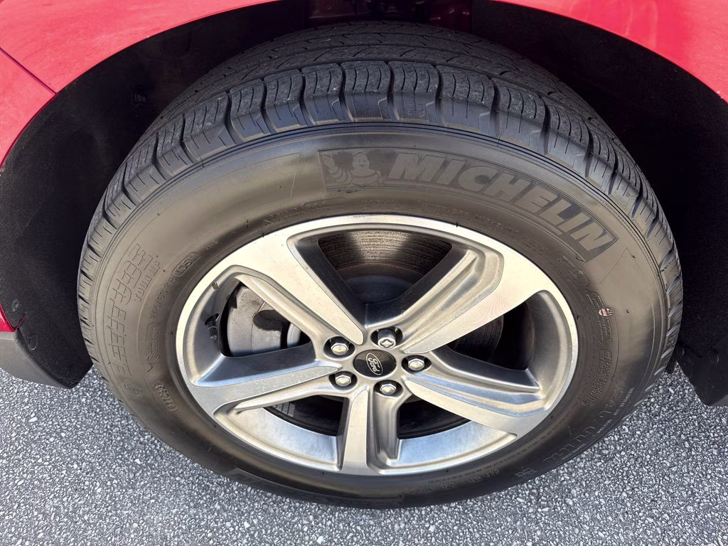 2023 Rapid Red Metallic Tinted Clearcoat Ford Edge SEL AWD SUV