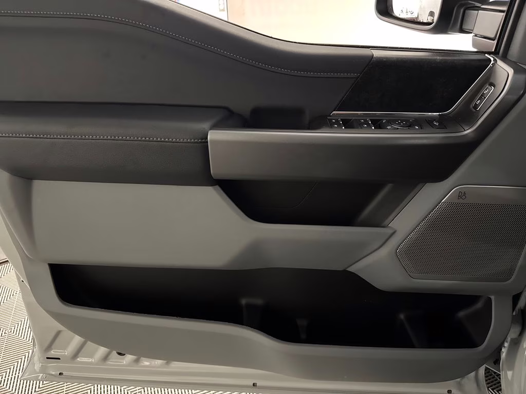 2026 Avalanche Ford Super Duty F-250 SRW XLT 4X4 Truck