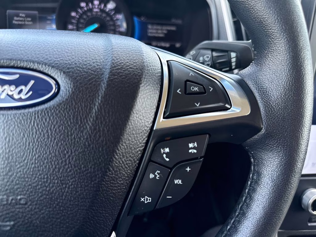 2023 Rapid Red Metallic Tinted Clearcoat Ford Edge SEL AWD SUV