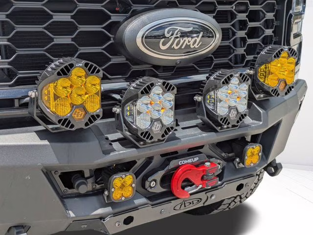 2025 Oxford White Ford Super Duty F-250 SRW Lariat 4X4 Truck