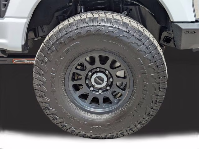 2025 Oxford White Ford Super Duty F-250 SRW Lariat 4X4 Truck