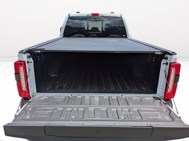 2025 Oxford White Ford Super Duty F-250 SRW Lariat 4X4 Truck