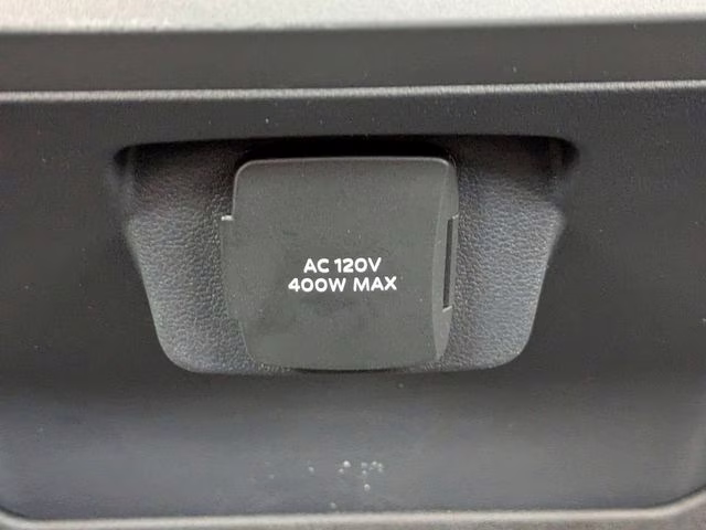 2025 Oxford White Ford Super Duty F-250 SRW Lariat 4X4 Truck