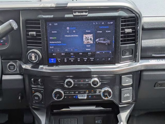 2025 Oxford White Ford Super Duty F-250 SRW Lariat 4X4 Truck