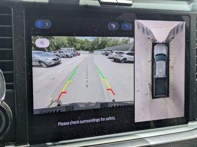 2025 Oxford White Ford Super Duty F-250 SRW Lariat 4X4 Truck