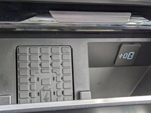 2025 Oxford White Ford Super Duty F-250 SRW Lariat 4X4 Truck