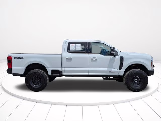 2025 Oxford White Ford Super Duty F-250 SRW Lariat 4X4 Truck