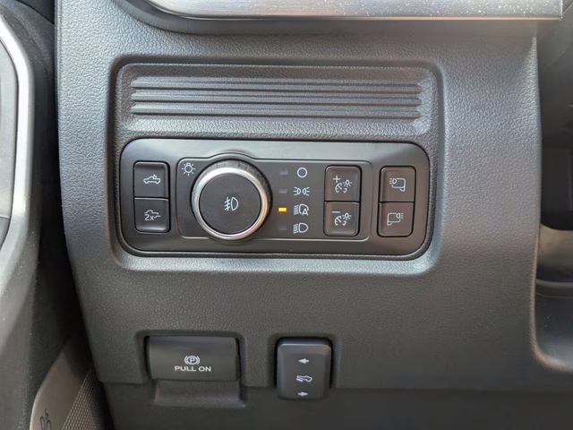 2025 Oxford White Ford Super Duty F-250 SRW Lariat 4X4 Truck