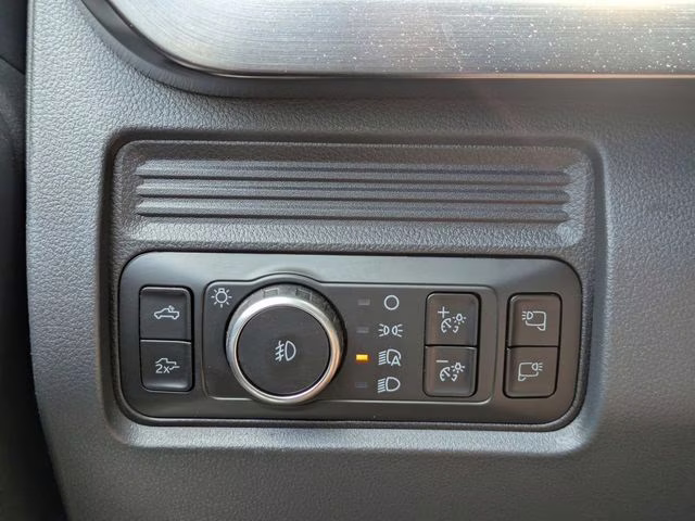 2025 Oxford White Ford Super Duty F-250 SRW Lariat 4X4 Truck