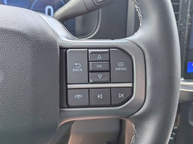 2025 Oxford White Ford Super Duty F-250 SRW Lariat 4X4 Truck