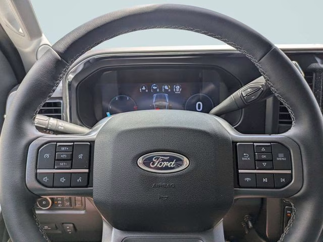 2025 Oxford White Ford Super Duty F-250 SRW Lariat 4X4 Truck