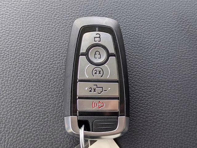 2025 Oxford White Ford Super Duty F-250 SRW Lariat 4X4 Truck