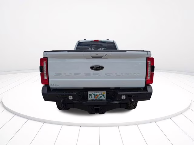 2025 Oxford White Ford Super Duty F-250 SRW Lariat 4X4 Truck