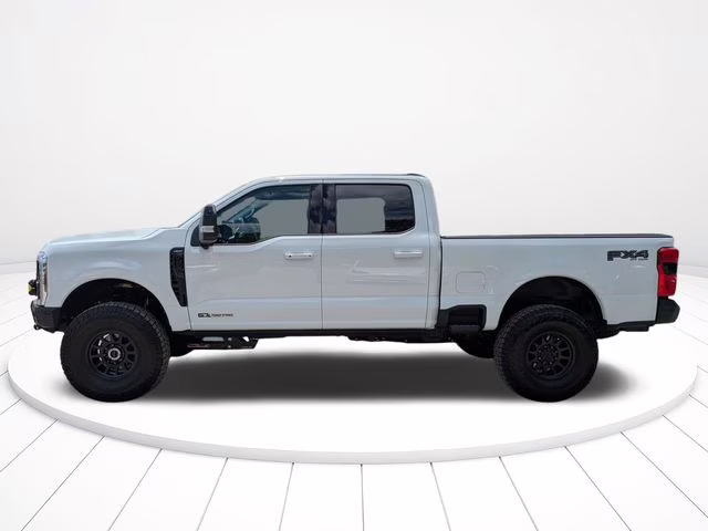 2025 Oxford White Ford Super Duty F-250 SRW Lariat 4X4 Truck