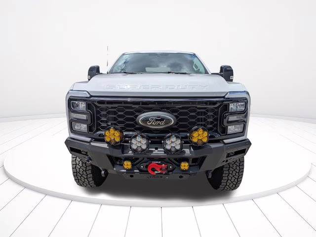 2025 Oxford White Ford Super Duty F-250 SRW Lariat 4X4 Truck