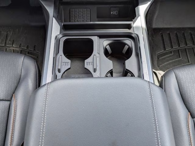 2025 Oxford White Ford Super Duty F-250 SRW Lariat 4X4 Truck