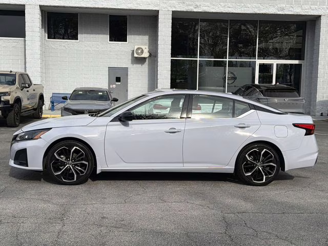 2025 Gray Sky Pearl Nissan Altima 2.5 SR FWD Sedan