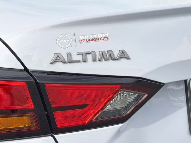 2025 Gray Sky Pearl Nissan Altima 2.5 SR FWD Sedan