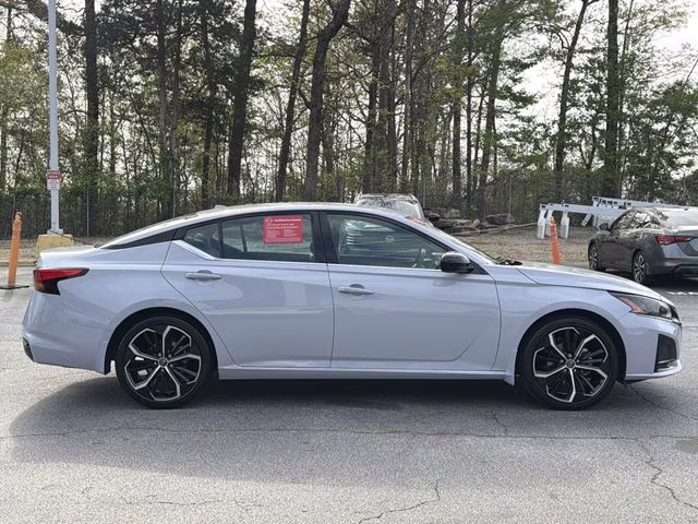 2025 Gray Sky Pearl Nissan Altima 2.5 SR FWD Sedan
