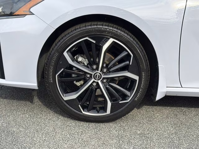2025 Gray Sky Pearl Nissan Altima 2.5 SR FWD Sedan