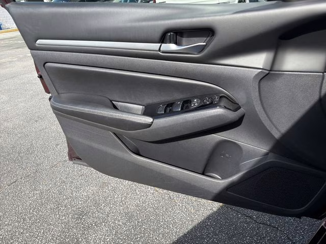 2023 Garnet Pearl Metallic Nissan Altima 2.5 SV FWD Sedan
