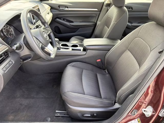 2023 Garnet Pearl Metallic Nissan Altima 2.5 SV FWD Sedan