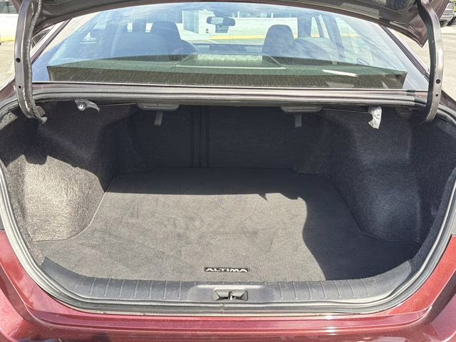 2023 Garnet Pearl Metallic Nissan Altima 2.5 SV FWD Sedan