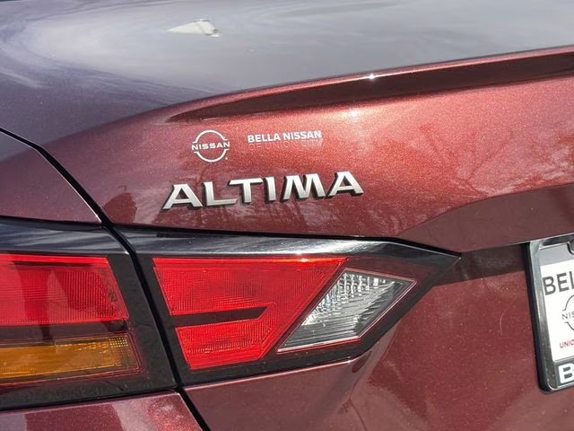 2023 Garnet Pearl Metallic Nissan Altima 2.5 SV FWD Sedan