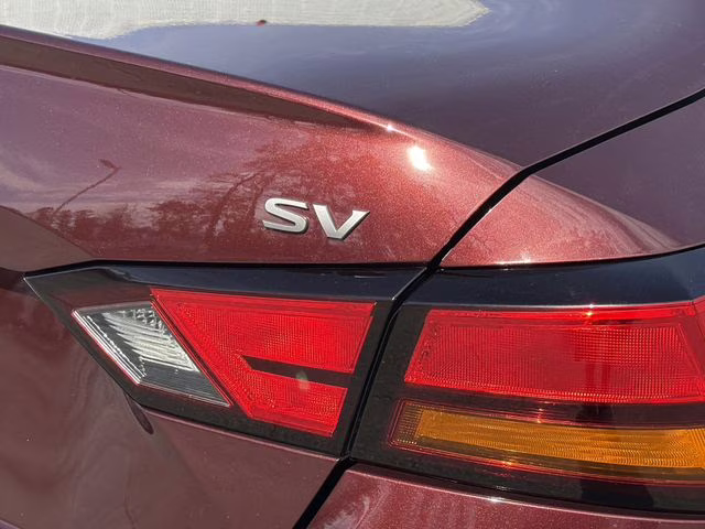 2023 Garnet Pearl Metallic Nissan Altima 2.5 SV FWD Sedan