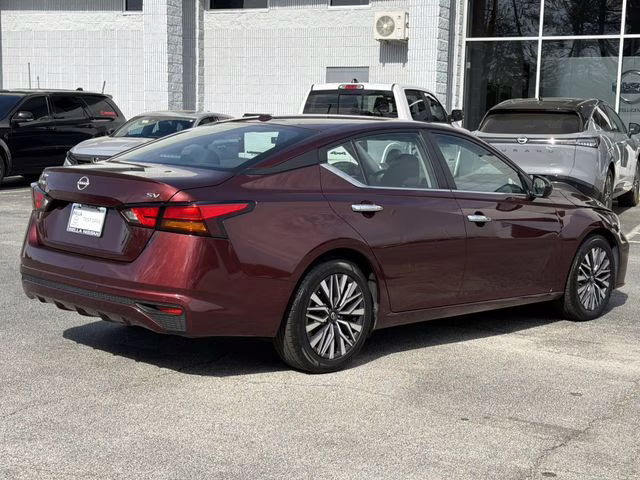 2023 Garnet Pearl Metallic Nissan Altima 2.5 SV FWD Sedan