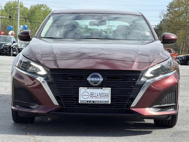 2023 Garnet Pearl Metallic Nissan Altima 2.5 SV FWD Sedan