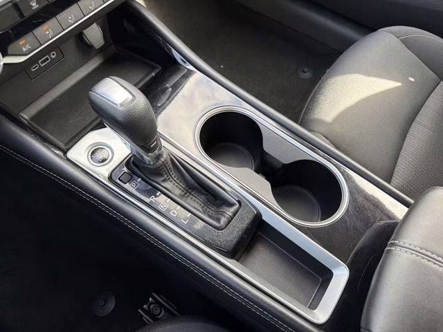 2023 Garnet Pearl Metallic Nissan Altima 2.5 SV FWD Sedan