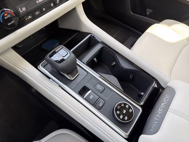 2026 Everest White Pearl Tricoat Nissan Pathfinder SL 4X4 SUV