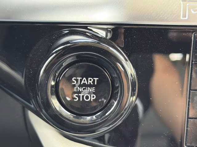 2026 Everest White Pearl Tricoat Nissan Pathfinder SL 4X4 SUV