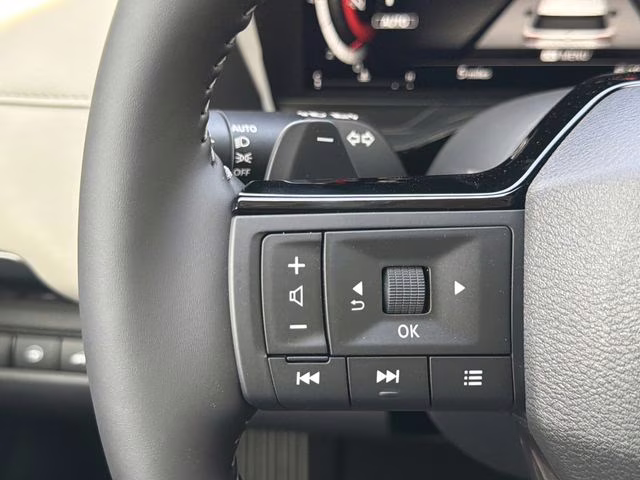 2026 Everest White Pearl Tricoat Nissan Pathfinder SL 4X4 SUV