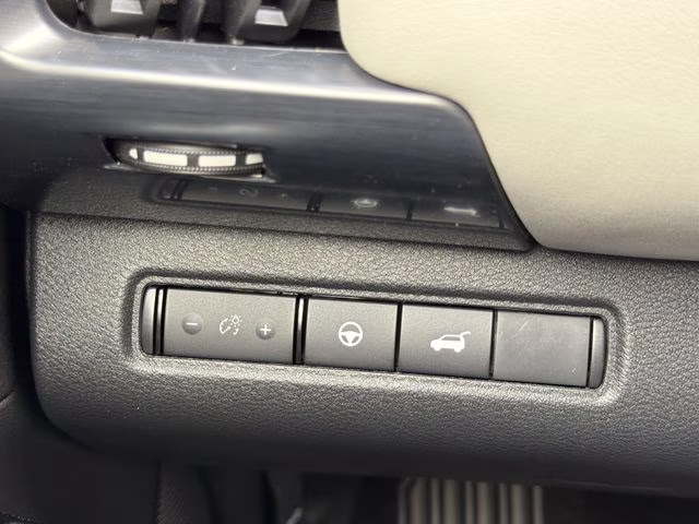 2026 Everest White Pearl Tricoat Nissan Pathfinder SL 4X4 SUV