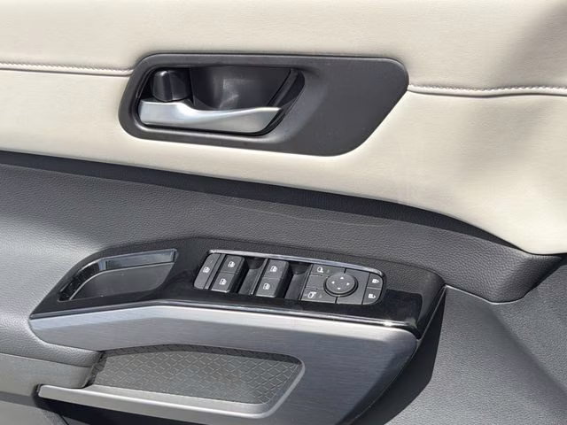 2026 Everest White Pearl Tricoat Nissan Pathfinder SL 4X4 SUV