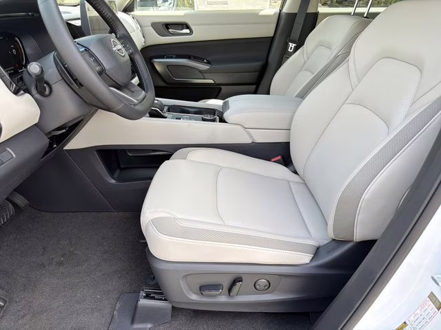 2026 Everest White Pearl Tricoat Nissan Pathfinder SL 4X4 SUV