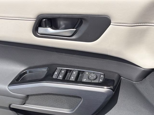 2026 Everest White Pearl Tricoat Nissan Pathfinder SL 4X4 SUV